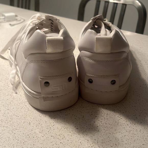 Men’s Steve Madden white sneakers - Picture 3 of 3